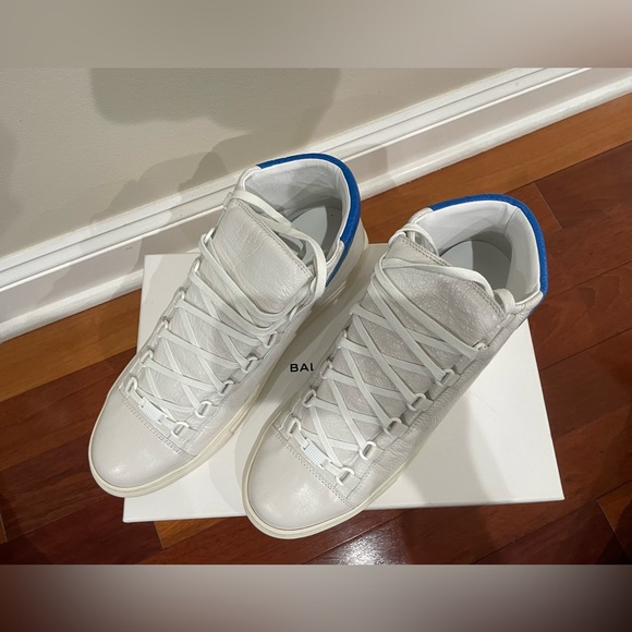 BRAND NEW Balengica sneakers for men. - Picture 2 of 3